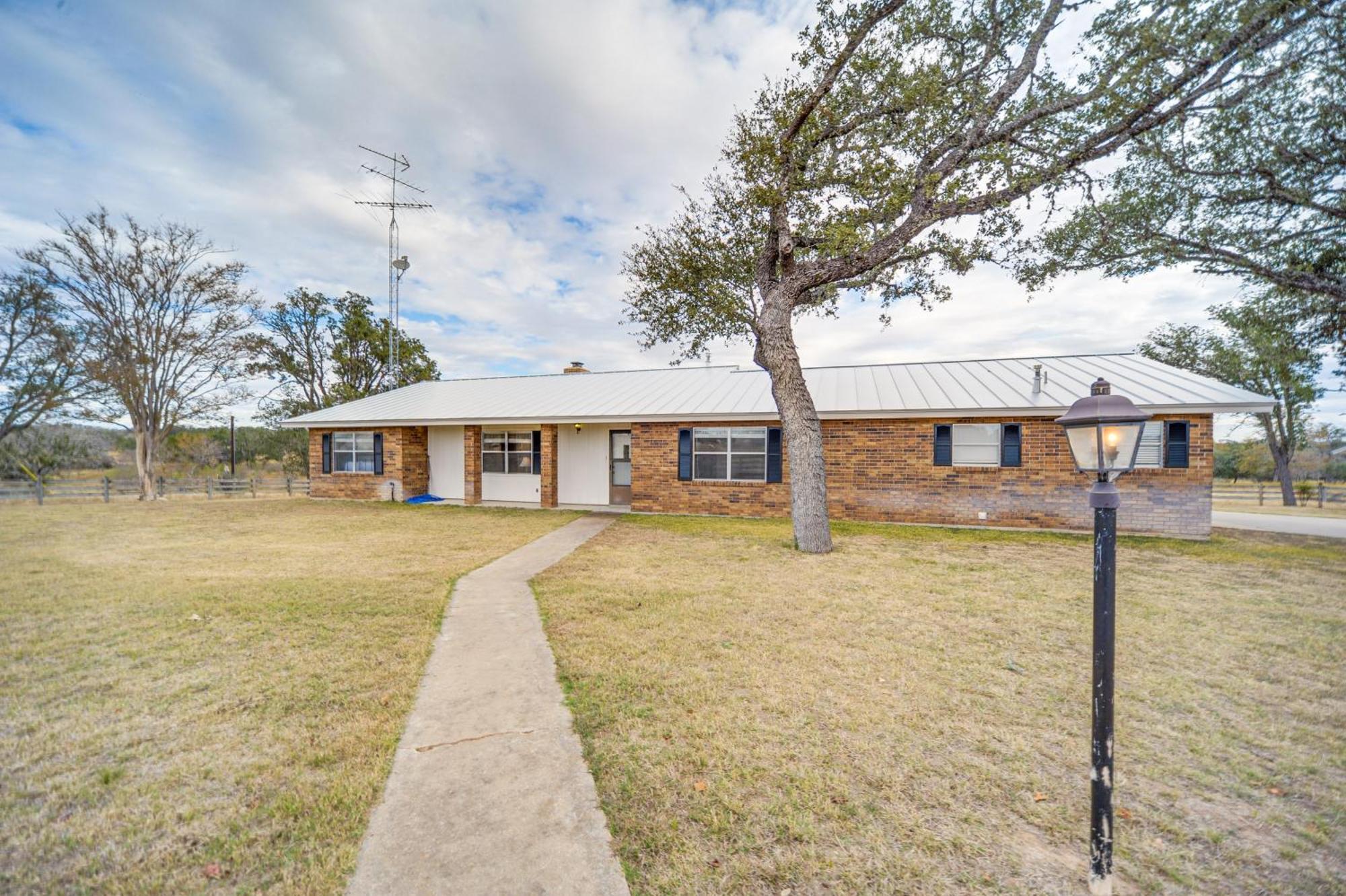 Historic Hoffmann Ranch Haus Near Wineries! Villa Fredericksburg Exterior photo