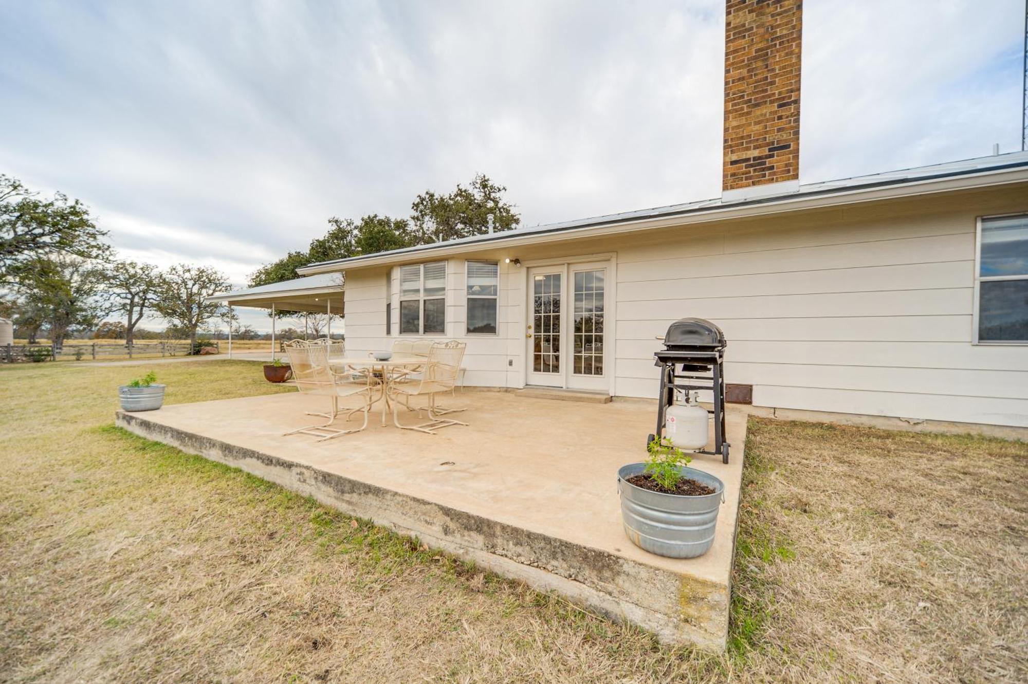 Historic Hoffmann Ranch Haus Near Wineries! Villa Fredericksburg Exterior photo