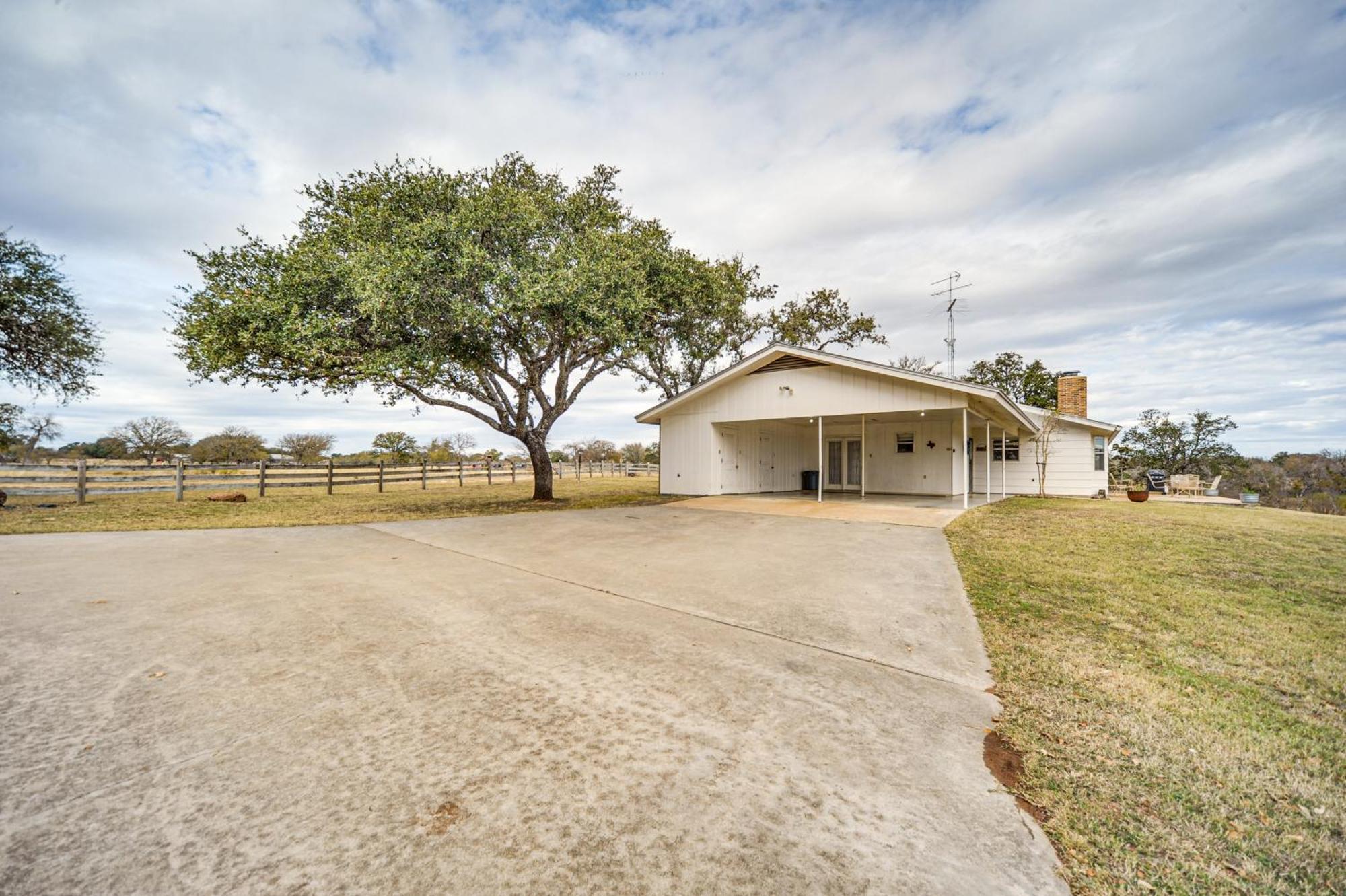 Historic Hoffmann Ranch Haus Near Wineries! Villa Fredericksburg Exterior photo