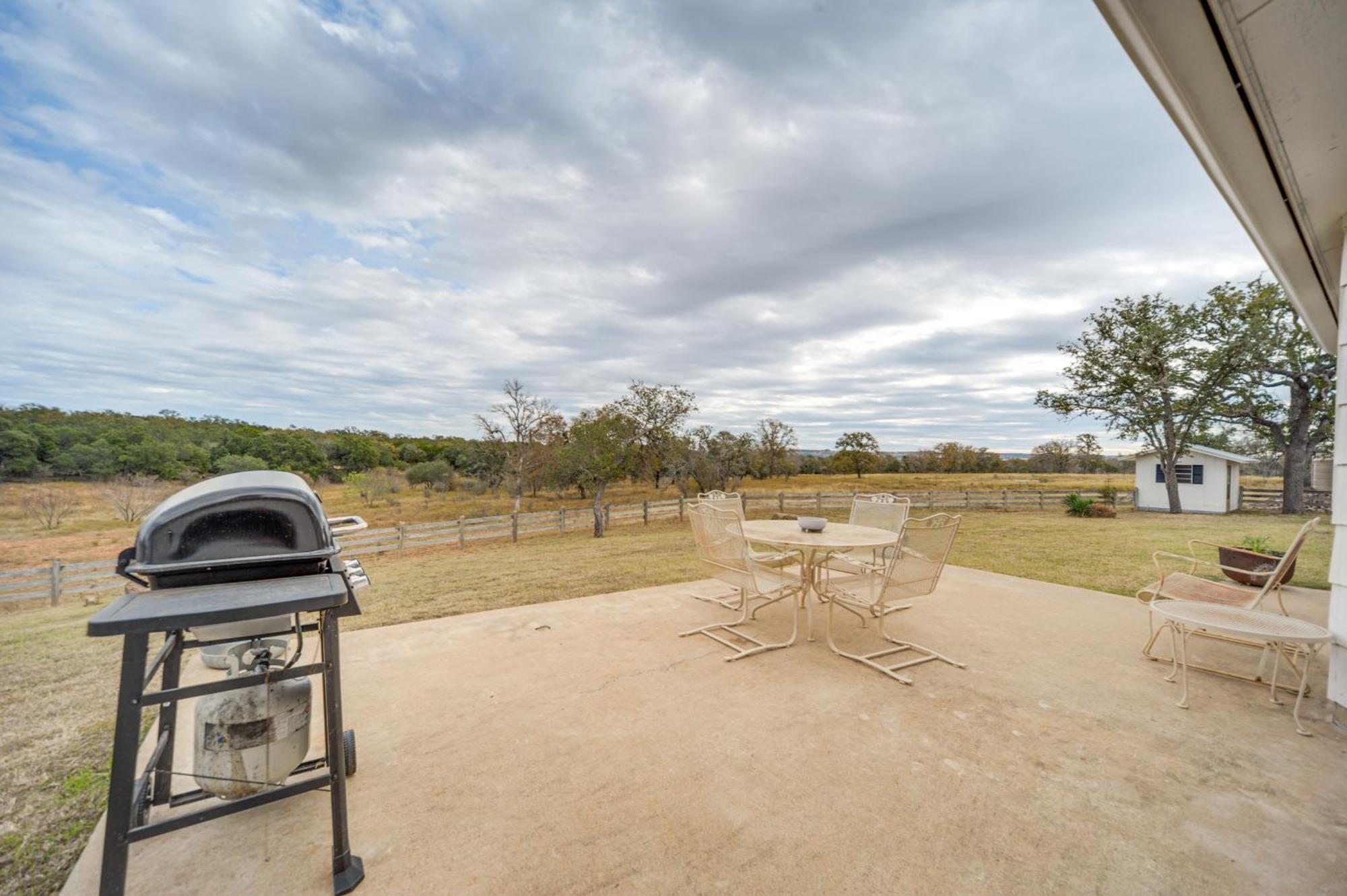 Historic Hoffmann Ranch Haus Near Wineries! Villa Fredericksburg Exterior photo